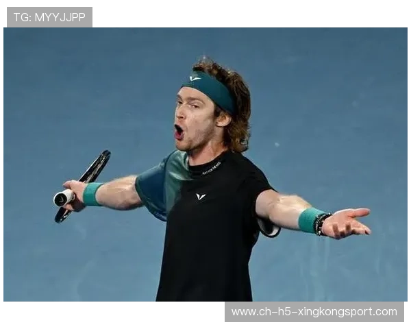 卢布列夫怒砸球！反弹几乎打到裁判